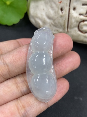 F46525433 翡翠福豆挂件 货品总重约8.4g