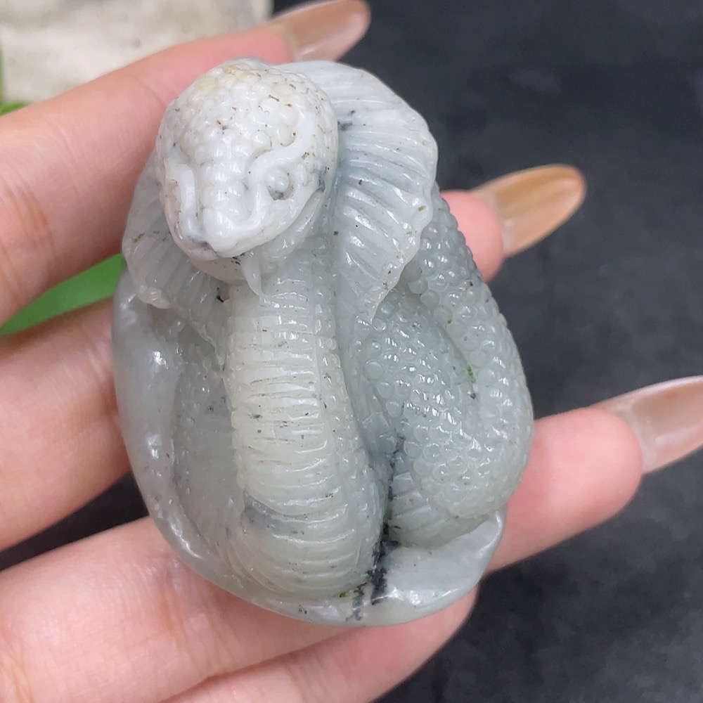 H32777278 Hetian Jade Handheld Piece - Snake - Undetermined Skin Color Origin - Contains Other Mineral Components - Total Weight Approx. 89.7g