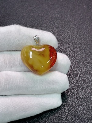 C34006851 Amber Beeswax Pendant Non-Gold Total Weight Approx. 5.94g