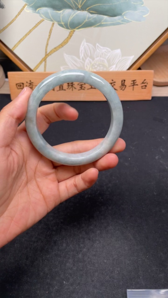 F29386965 Jadeite Round Bangle