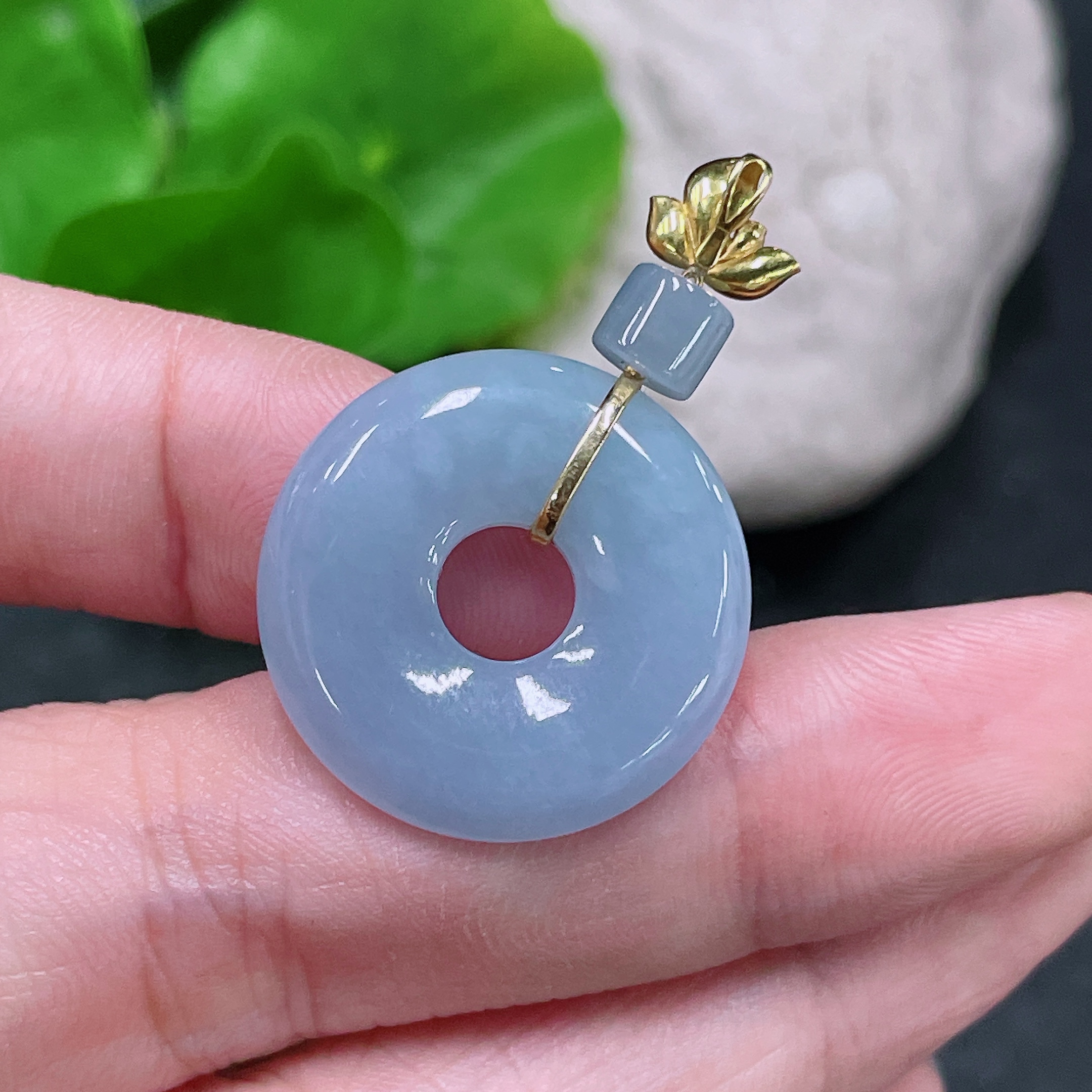 F33864716 Jadeite Pendant with 18K Clasp Total Weight Approx. 4.47g