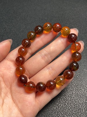 C29403695 Amber Beeswax Bracelet, approx. 9.9mm, total weight approx. 10.53g