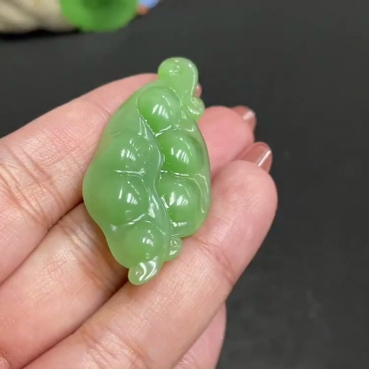 H34004203 Hetian Jade Jasper Pendant    Lucky Bean   Total Weight: Approx. 8.9g