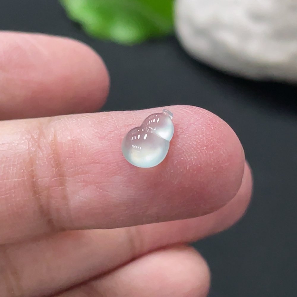 F35146713 Jadeite gourd inlaid piece, total weight about 0.2g