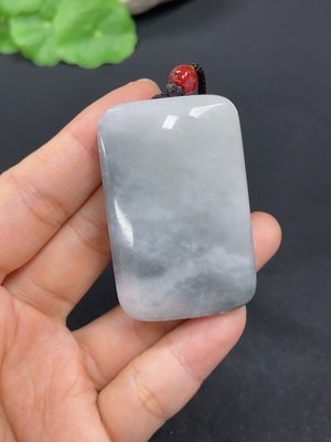 H41871079 和田玉挂件    无事牌     货品总重约（含绳）43.5g   含其他矿物成份   配珠非和田玉