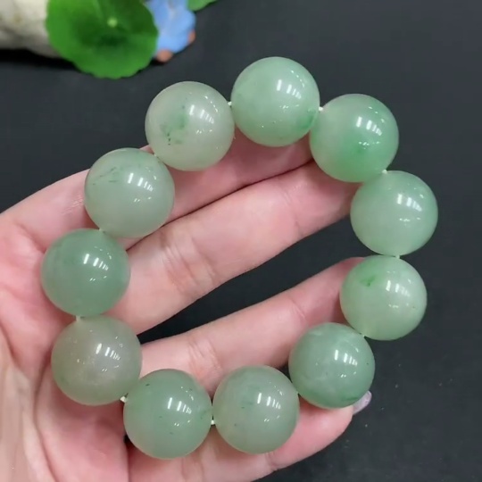 H32806093 African Emerald (Dulong Jade)