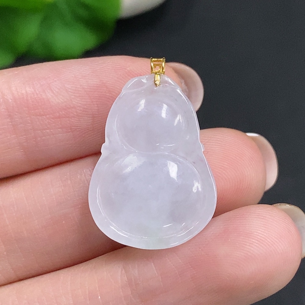 F34035262 Jadeite Gourd Pendant with 18k Gold Clasp, Total Weight Approx. 4g