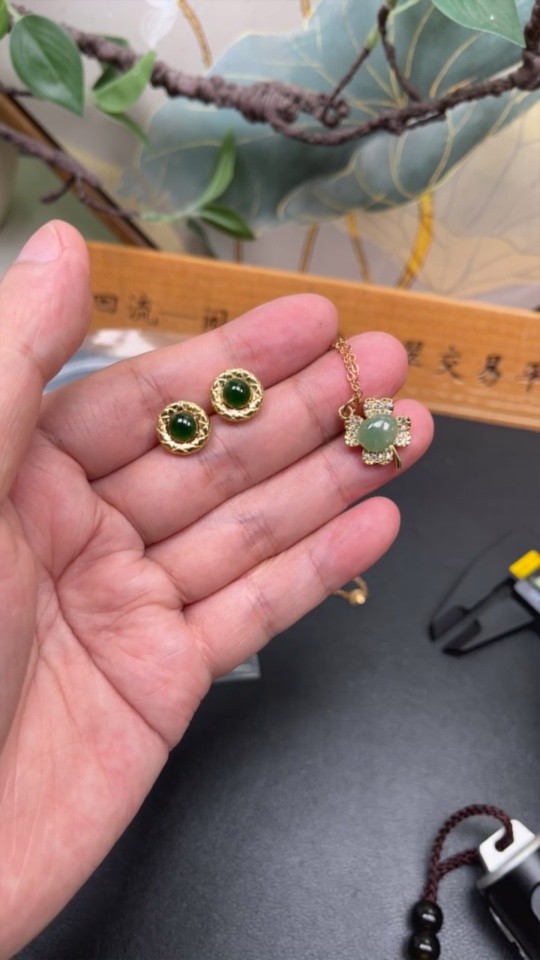 F34948811 Jadeite Earrings/Mounted Pendant Non-Gold