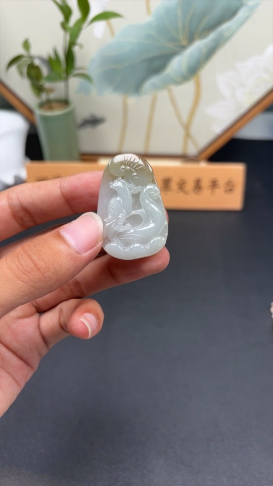 F33878284 Jadeite Parrot Pendant Total Weight Approx. 13.1g