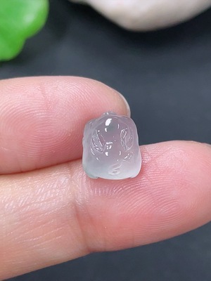 F41934029 翡翠镶嵌件 货品总约重0.77g