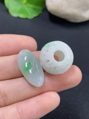 F46600576 翡翠挂件一手走