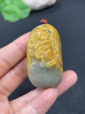 H42954586 和田玉挂件   钟馗     货品总重约（含绳）46.7g   皮色成因未定   含其他矿物成份  配珠非和田玉