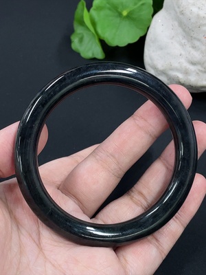 F42952068 翡翠圆条手镯 货品总重约46.06g 56圈口