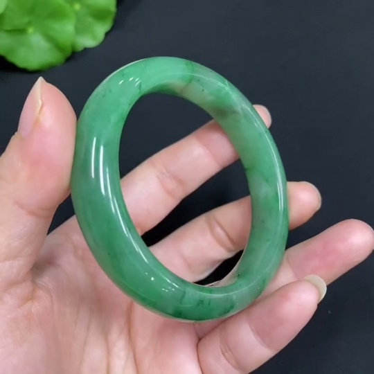 H34015236 African Emerald (Dulong Jade) Round Bracelet