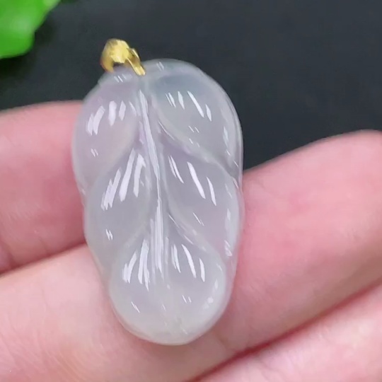 F33894196 Jadeite Leaf Pendant 18K Gold Total Weight Approx. 2.5g