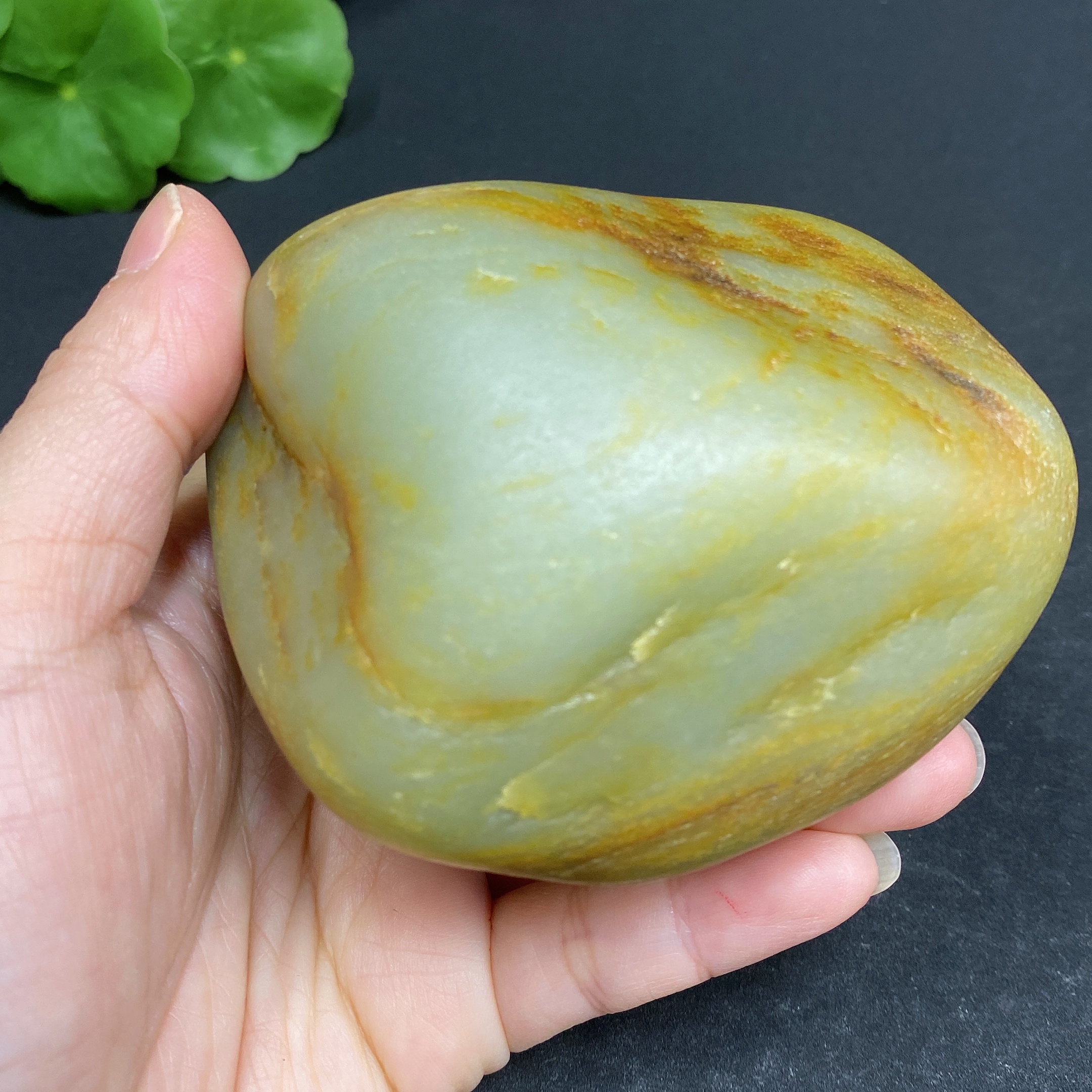 H33902743 Hetian Jade, undetermined origin of skin color, contains other mineral components, total weight approximately 497.7g