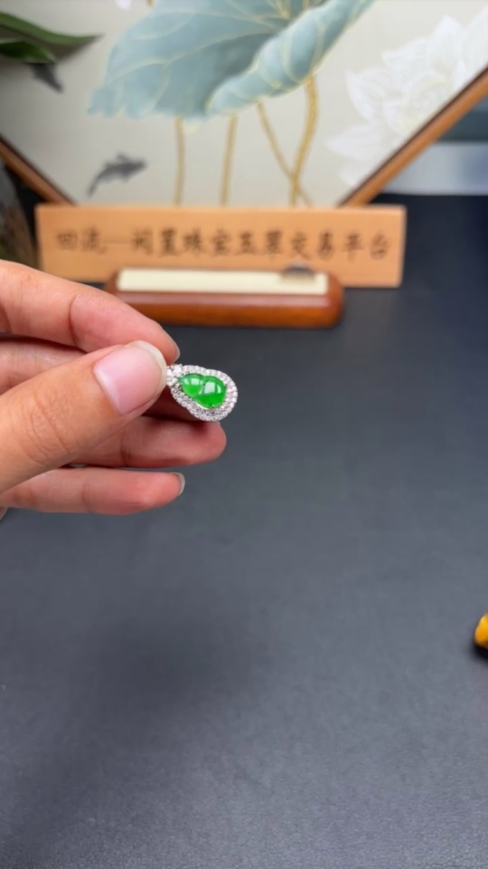 F34077555 Jadeite Gourd Inlaid Pendant Non-Gold Inlaid Total Weight Approx. 2.57g