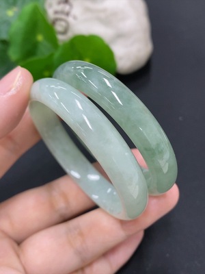 F46594365 翡翠手镯 一手走