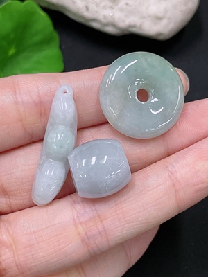 F33892325 Jadeite Pendants Sell as a Lot