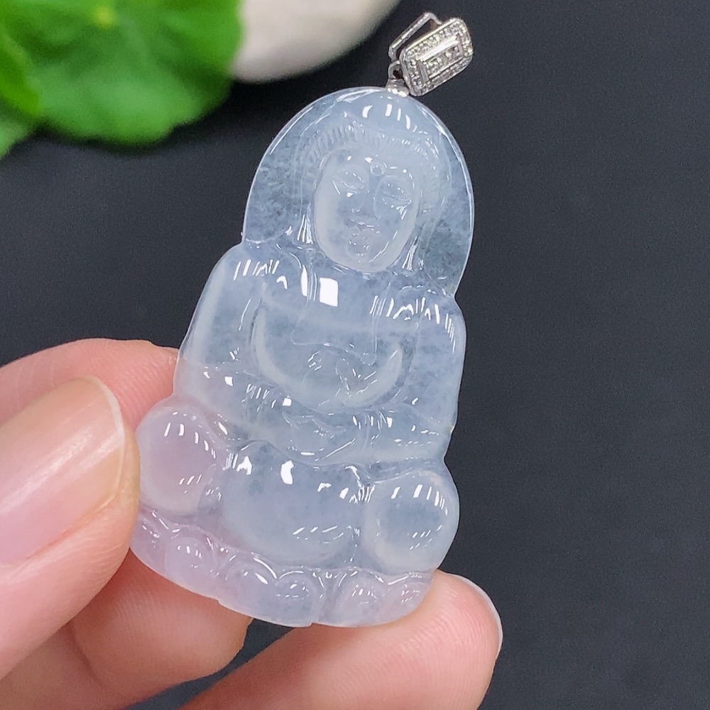 F30555920 Jadeite Guanyin Pendant with 18k Gold Clasp, Total Weight Approximately 6.7g