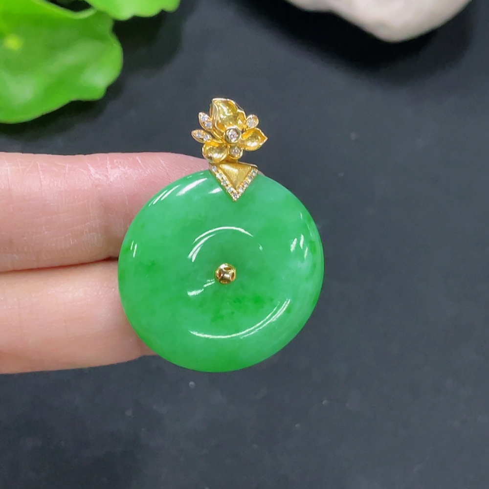 F31691202 JadeitePendant Peace Buckle 18k Gold Setting with Diamond, Total Weight Approx. 7.62g