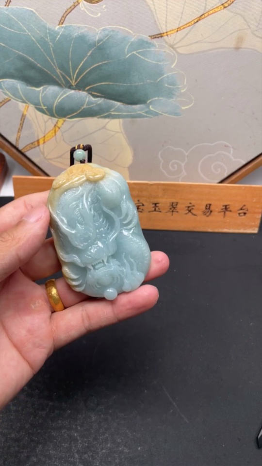 F34948973 Jadeite Dragon Pendant Total Weight Approx. 148.71g (Including Rope Weight) Yellow Part Color Origin Undetermined