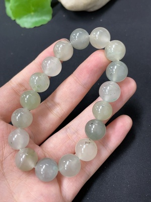 H41854813 非洲翠（独龙玉）手串    卡11.5mm左右    货品总重约36.2g