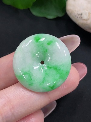 F34032885 Jadeite Peace Knot Pendant Total Weight Approx. 8.06g