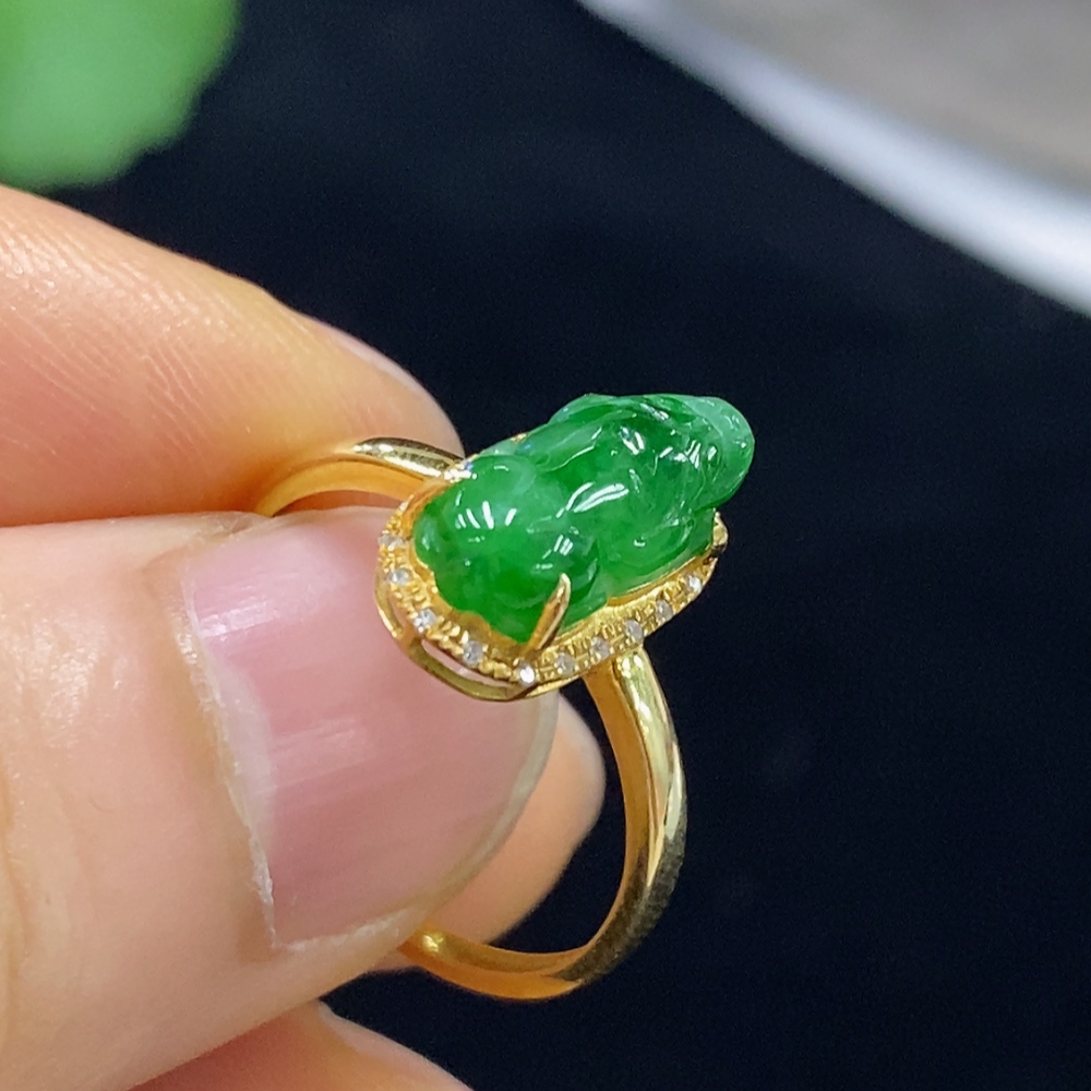F31599715 Jadeite inlaid with 18k gold, total weight approximately 1.64g, size 13, set with diamonds