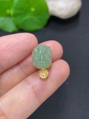 F46595433 翡翠貔貅镶嵌吊坠 18k金 货品总重量约1.4克 配镶钻石