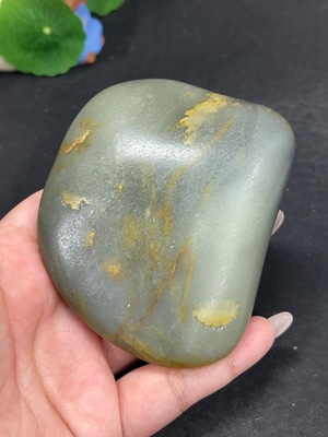 H41939734 和田玉 皮色成因未定 货品总重约330.4g