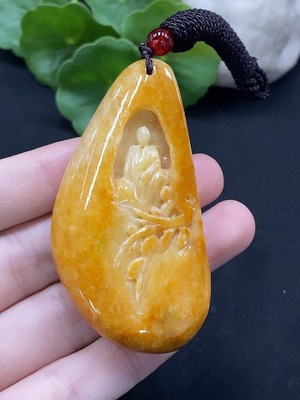 F34996577 Jadeite Enlightenment Pendant, coloration of yellow parts undetermined, total weight approximately 46.67g