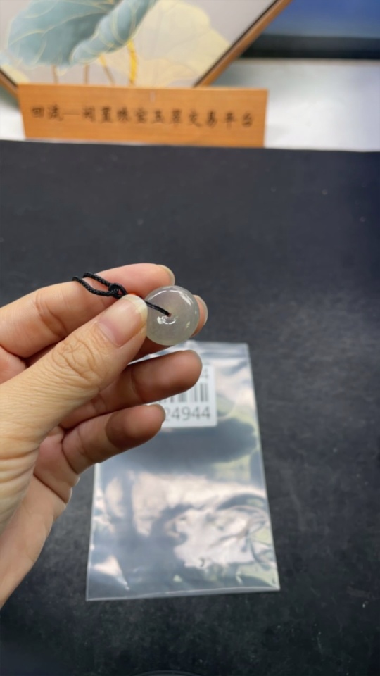 F35124944 Jadeite Peace Knot with Cord, Total Weight Approx. 5g