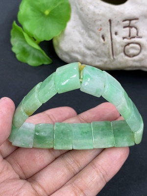 F46525639 翡翠手牌   货品总重约34.36g