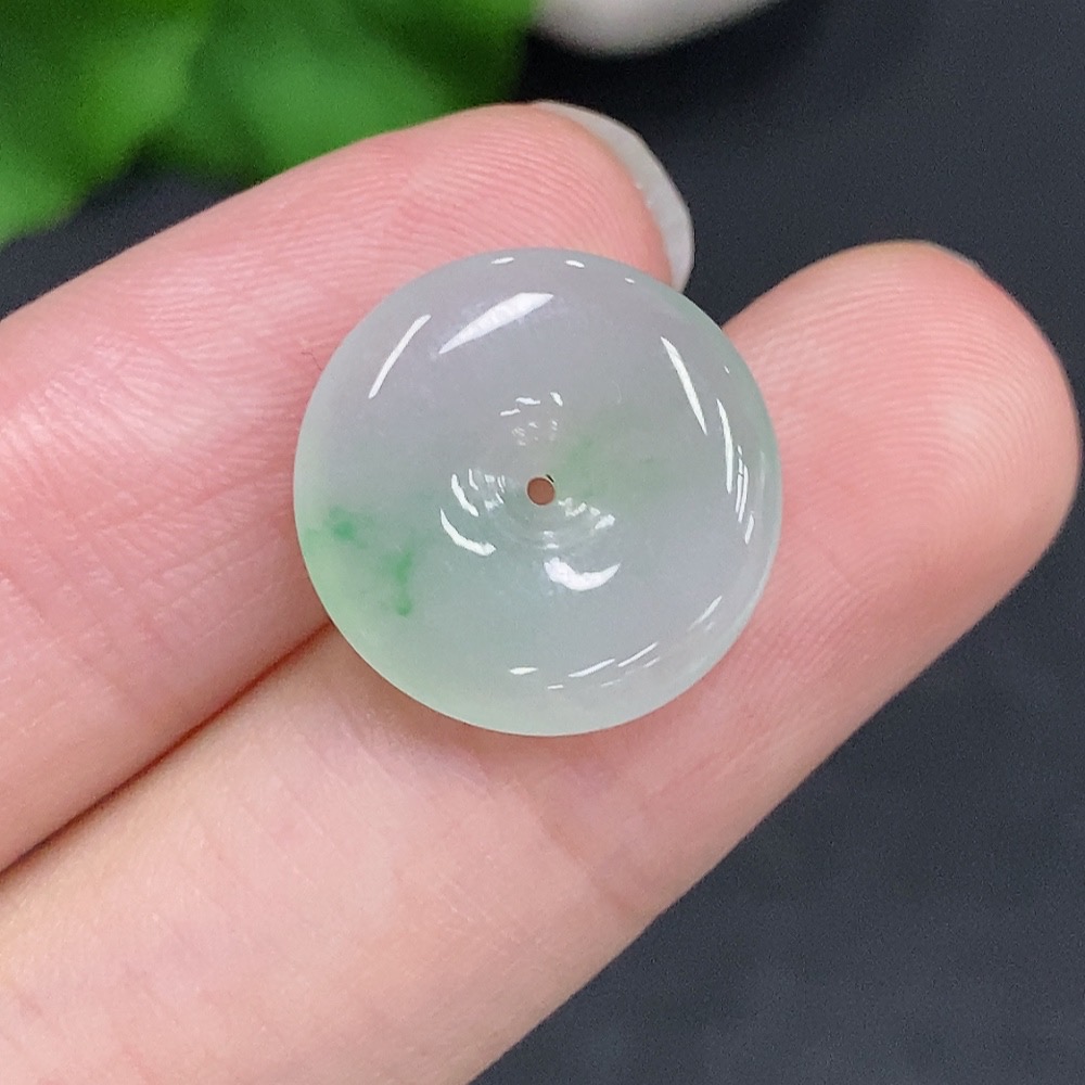 F33941429 Jadeite Peace Knot, Total Weight Approx. 1.5g