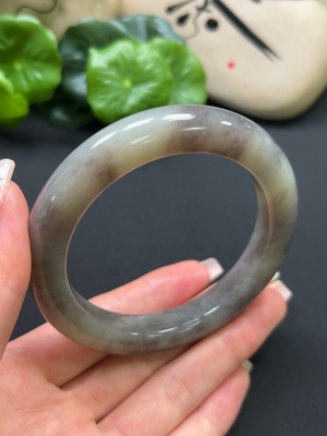 H42980812 和田玉正圈手镯 圈口58.5mm 总重约65.9g