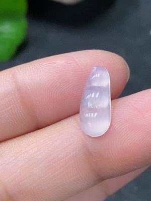 F33942383 Jadeite inlaid lucky bean, total weight about 0.4g
