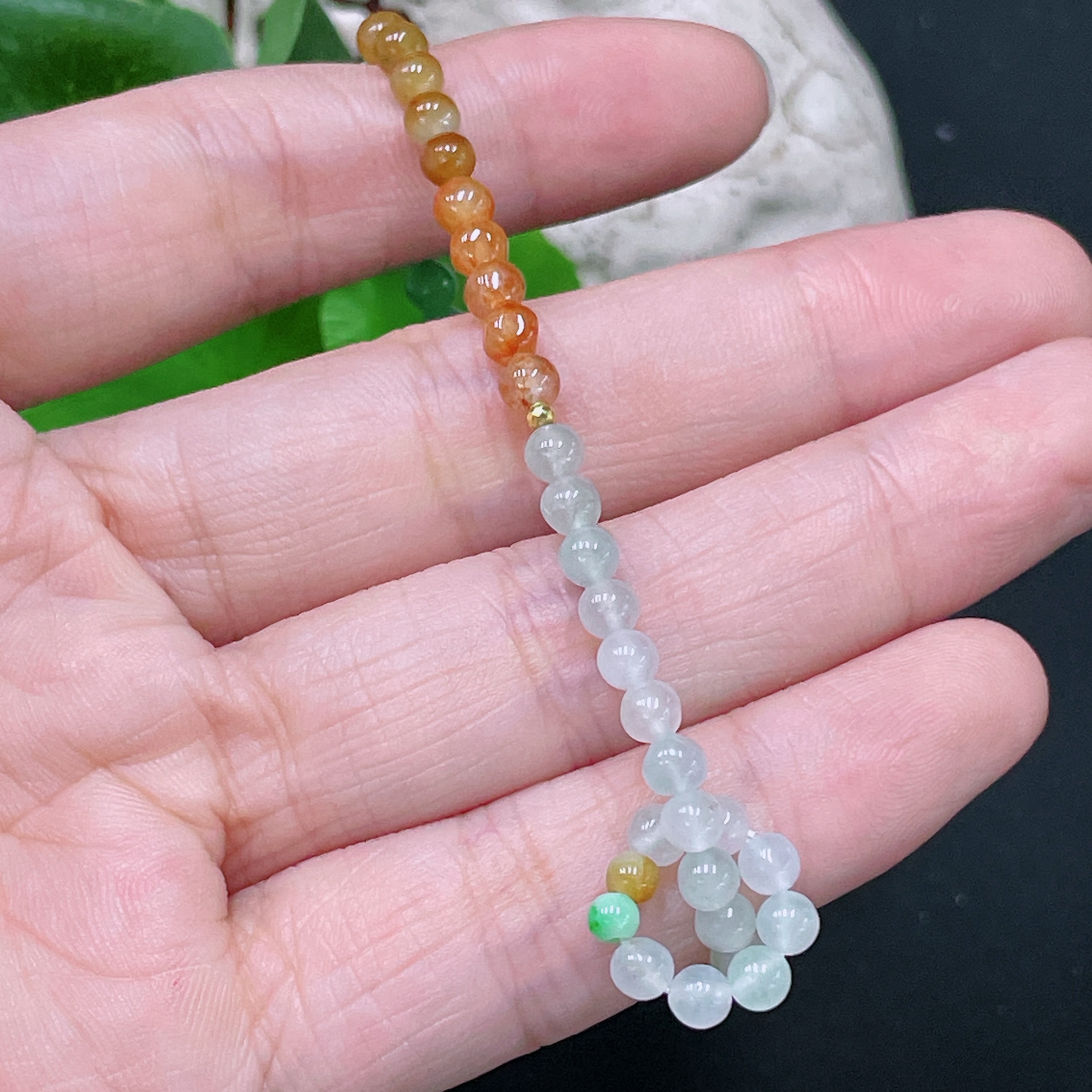 F33892729 Jadeite bracelet approx. 3.8mm with 72% gold content total weight approx. 5.3g (color origin undetermined)