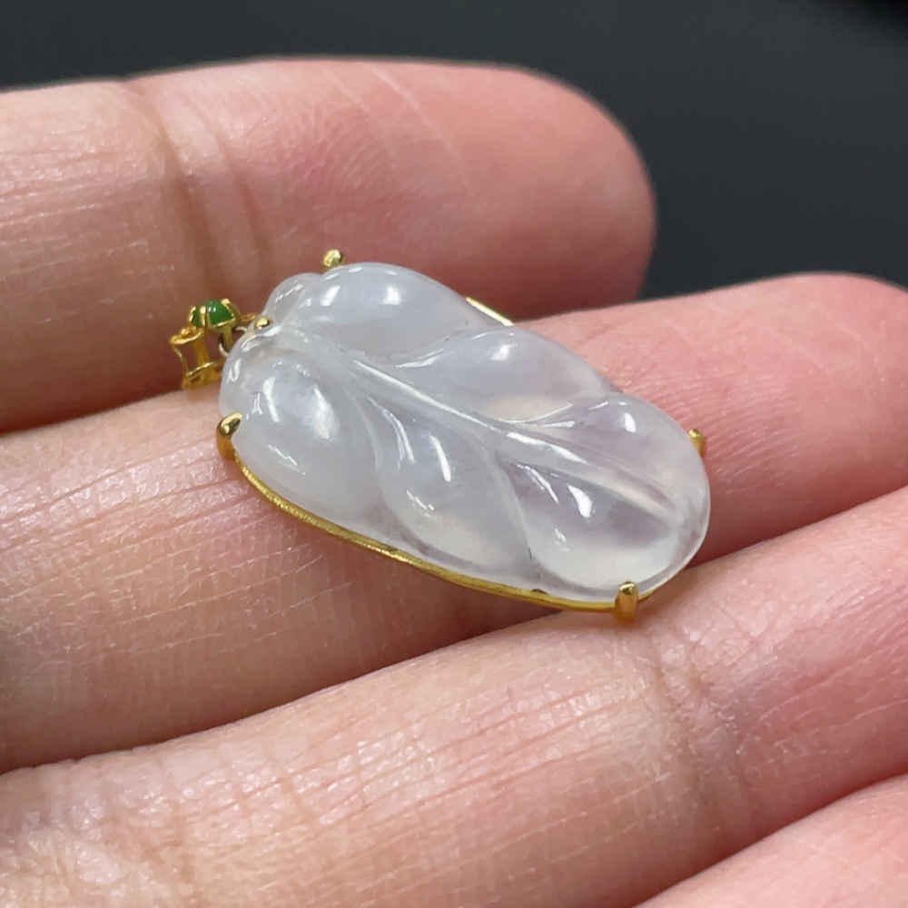 F33909665 Jadeite Leaf Inlaid Pendant 18K Gold Setting Total Weight Approx. 1.29g