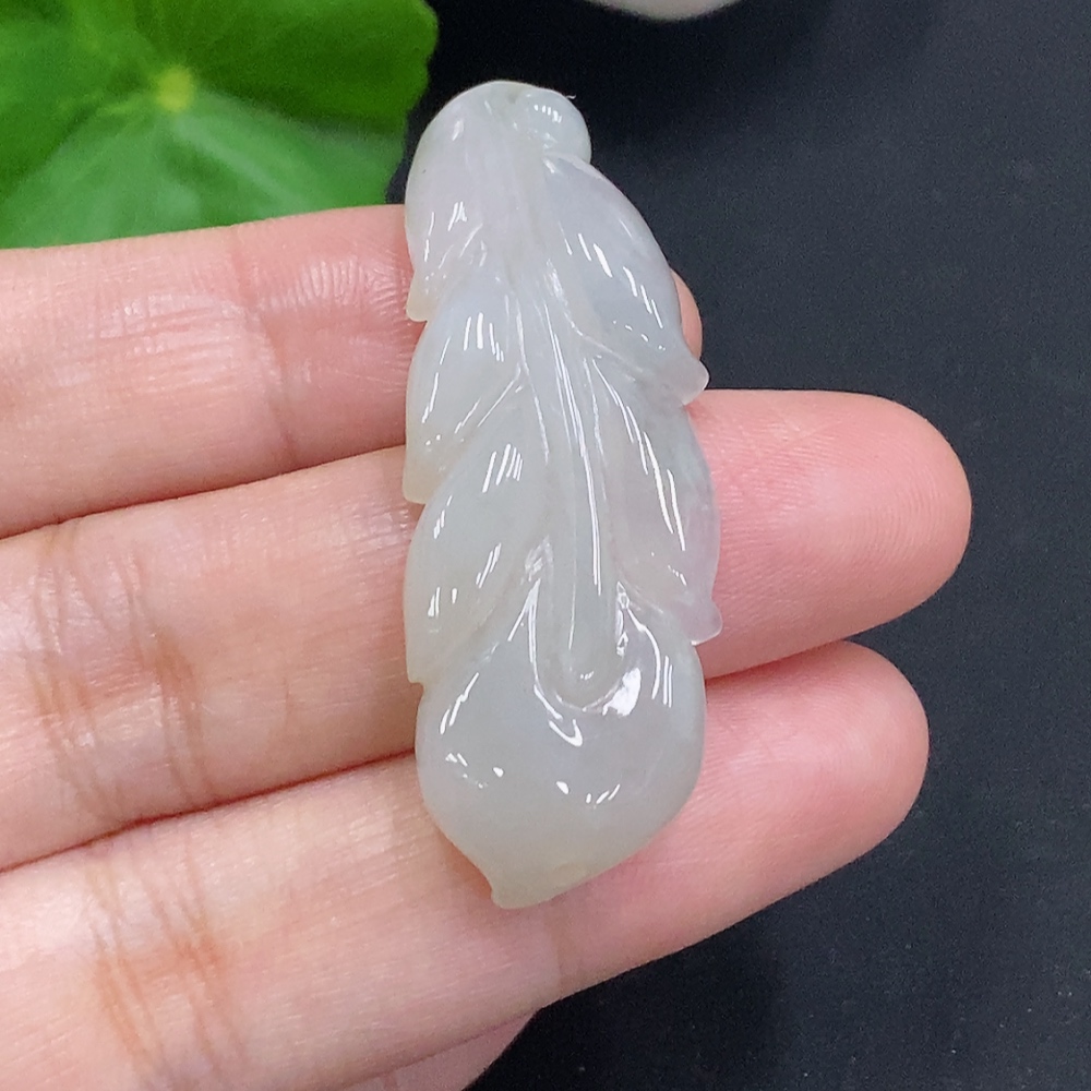 F32701466 Jadeite Leaf Pendant Total Weight Approx. 9g