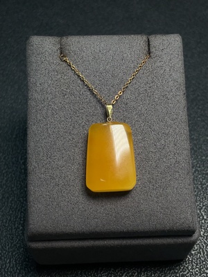 C34993132 Amber Beeswax Pendant Necklace Non-Gold Chain 18K Gold Pendant Total Weight Approx. 3.14g Including Chain