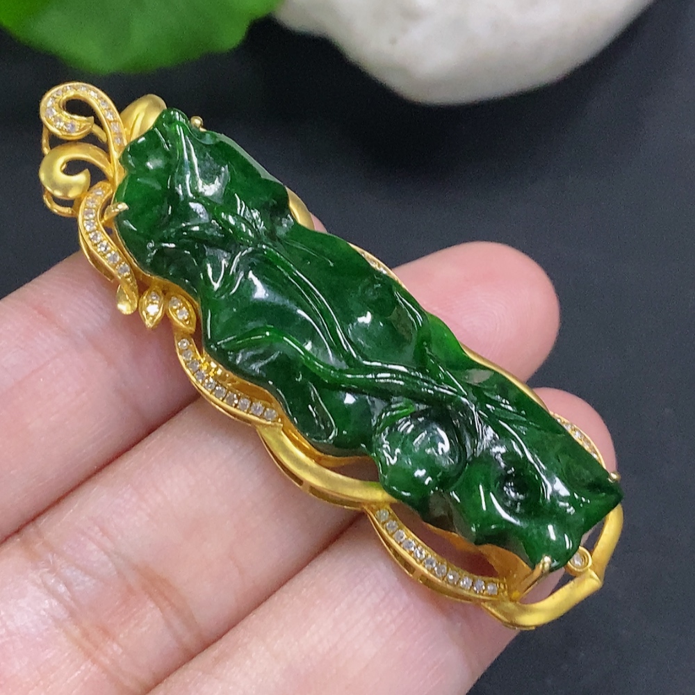 F34023331 Jadeite Inlaid Pendant 18K Gold Total Weight Approx.8.9g With Diamond Inlay Containing Other Mineral Components