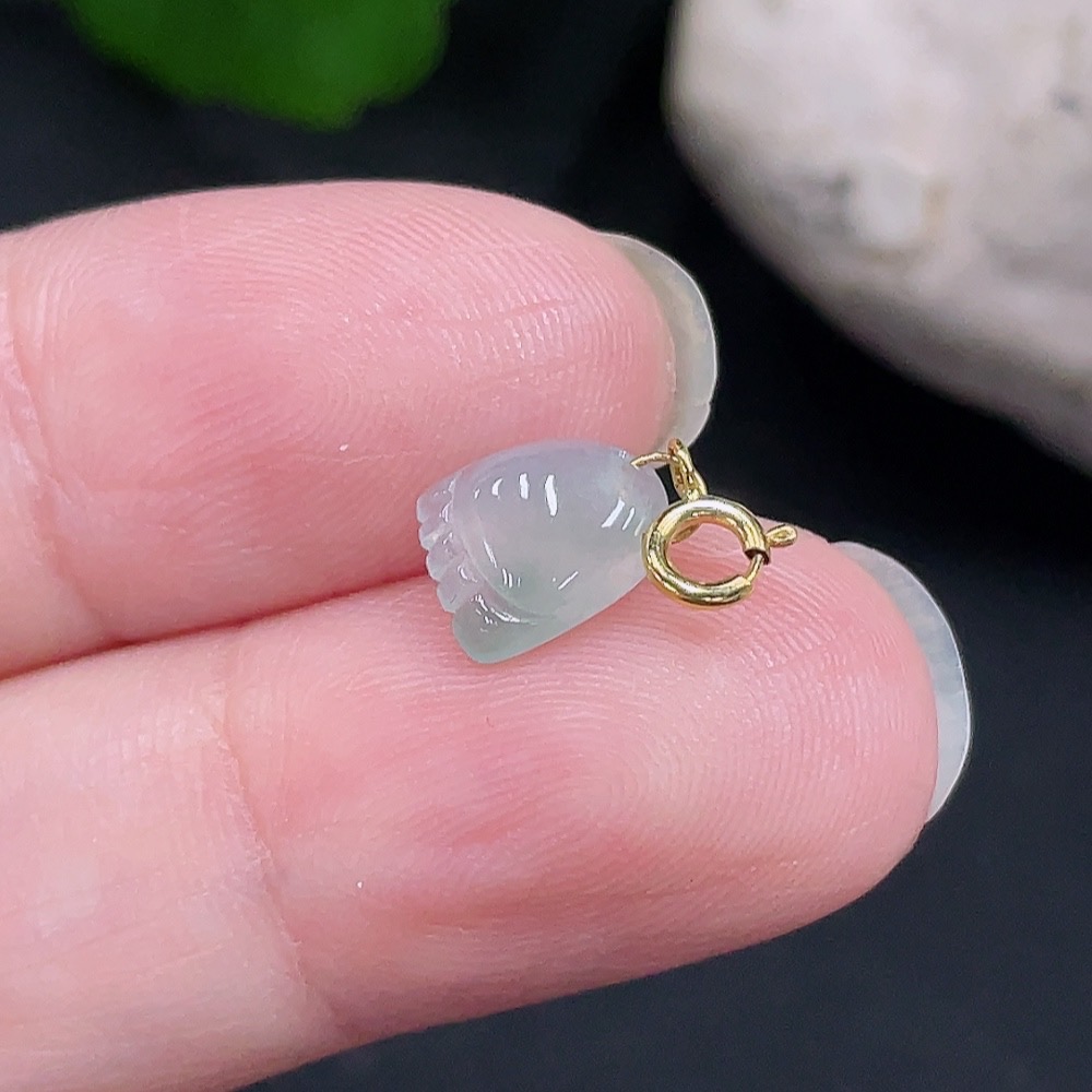 F30453661 Jadeite Pendant with 18K Gold Clasp, Total Weight Approx. 0.37g