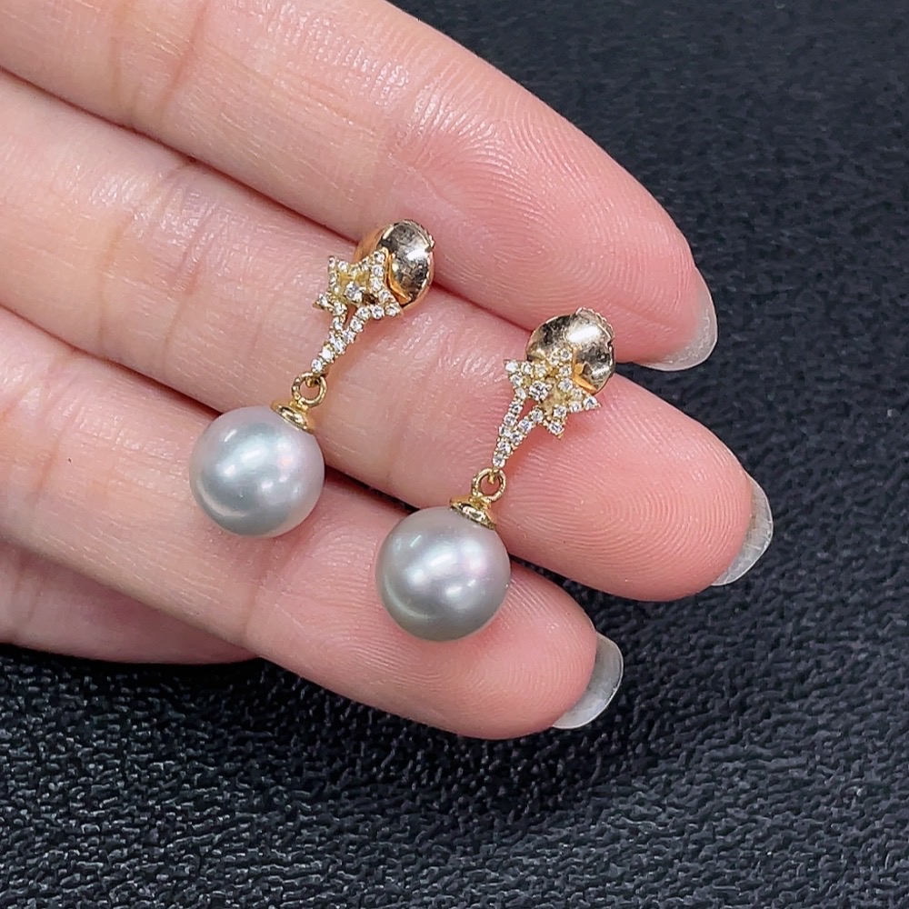 C33891523 18k seawater pearl earrings, color origin undetermined, total weight approx. 3.53g, size approx. 8.7mm