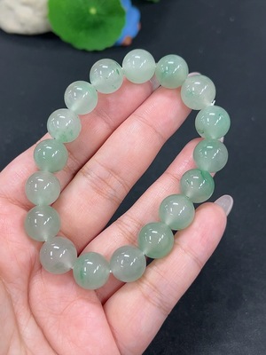 H40795752 非洲翠(独龙玉)手串 卡11.4mm左右 货品总重约39.5g