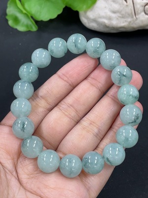 F42953311 翡翠手串 卡11.8mm左右 货品总约重50.9g