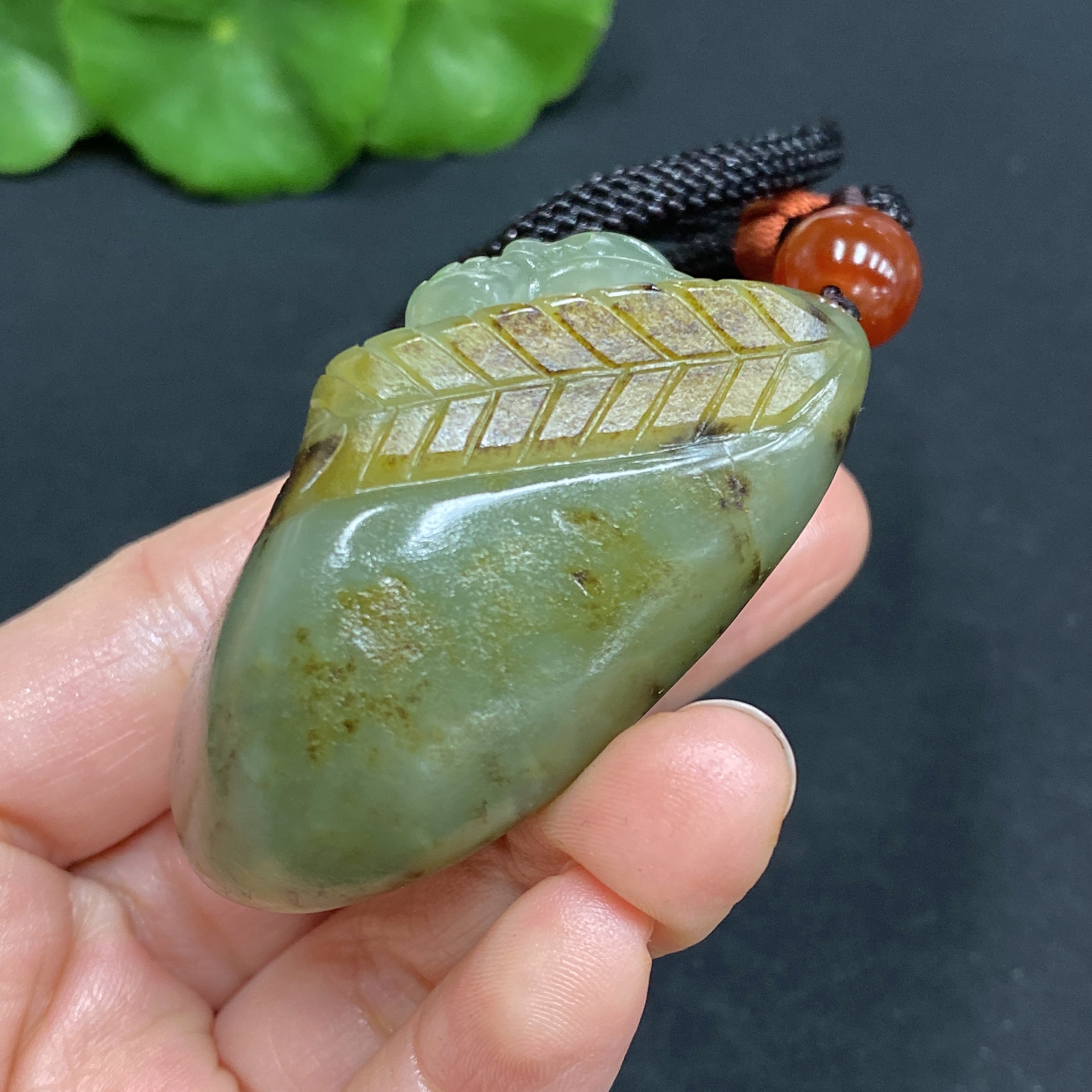 H25872096 Hetian Jade Handheld Ornament - Boy; Total Weight (Including Rope): Approx. 78.7g; Undetermined Skin Color Origin