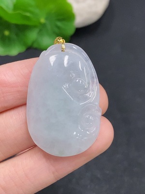 F33830836 Jadeite Ruyi Pendant with 18K Gold Clasp, Total Weight Approximately 9.5g