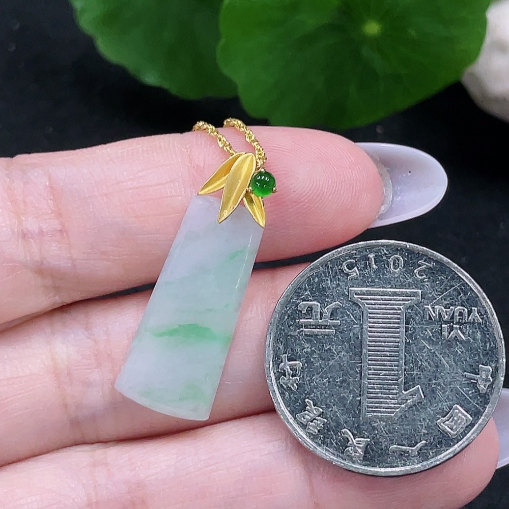 F33916862 Jadeite Plain Pendant 18DP with 18K Gold Total: Approx. 2.3g (incl. chain)