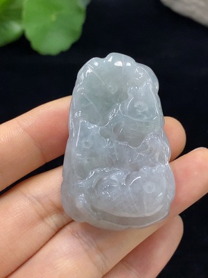 F30501348 JadeiteLotus Leaf Fish Pendant